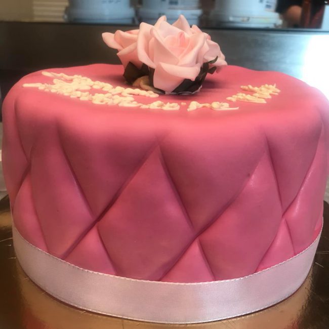 Création gâteaux baptême rose